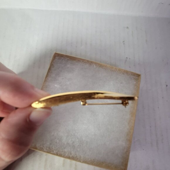 Monet Gold-Tone Vintage Abstract Pin Brooch - Picture 5 of 5